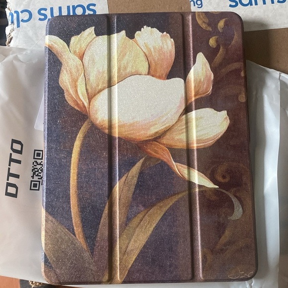 Floral iPad Case with Tulip Design - Picture 7 of 9